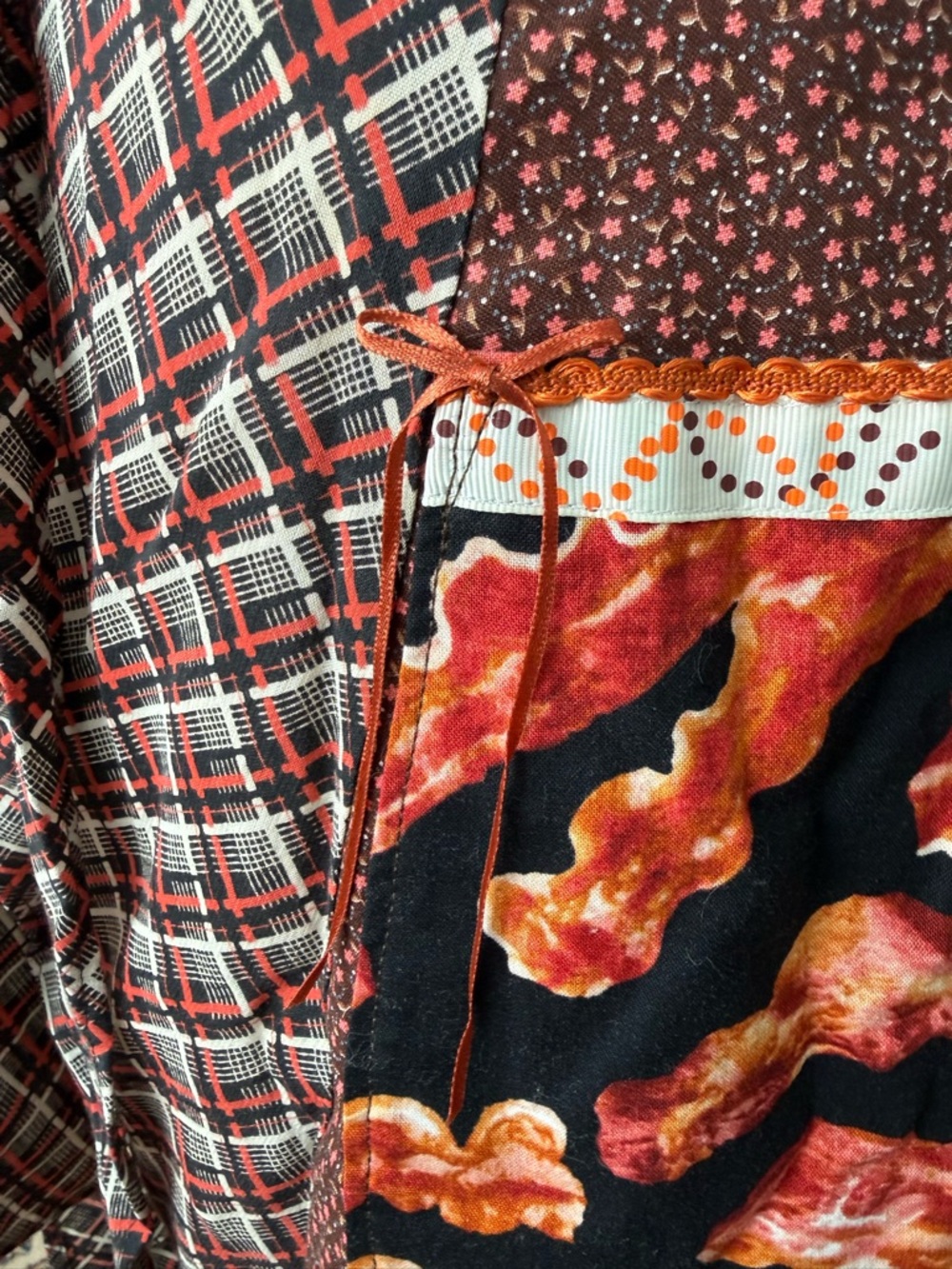 🥓 Bacon Handmade Patchwork Apron Skirt Pockets Tie-On Lined Retro Kitchencore 🥓 - Picture 7 of 8